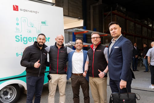 Smart Energy Answers CEO Daniel with customers and technology partners from AIKO and Energy Spurt at the Smart Energy Innovation Showcase.